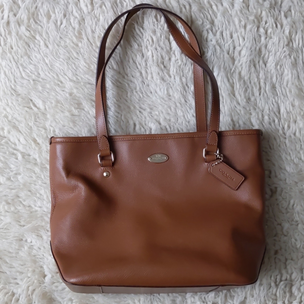 COACH • Leather Shoulder Bag